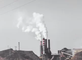 Quel est le fabricant des téléviseurs Skyworth ?